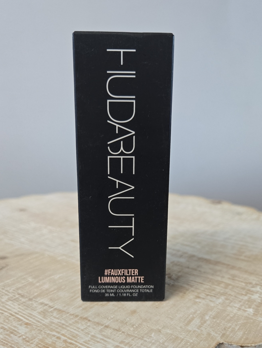 HUDA BEAUTY Faux Filter Luminous Matte Foundation
